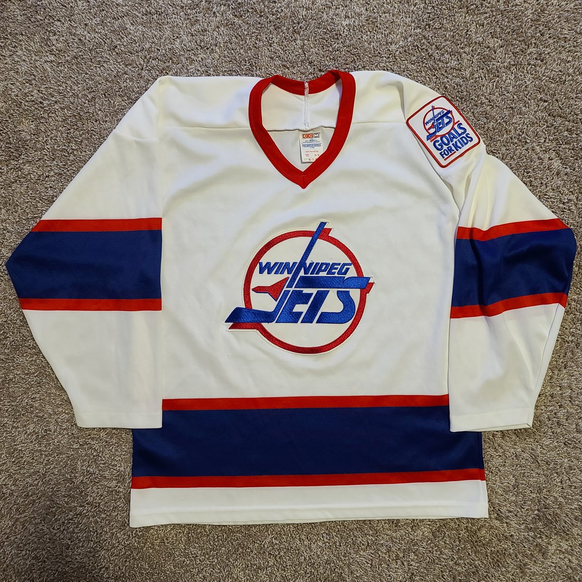 PVJerseys's tweet photo. 🗒️Today's #PVProTip🗒️
On-Ice vs Replica Authentic Jerseys
On-ice are typically referred to as an "authentic" jerseys. They're made with higher quality materials, double re-enforced elbows, fight strap, sizes are in numbers, ect.
Authentic vs Replica👇
#PVProTips #HockeyTwitter https://t.co/flM72hCuAF