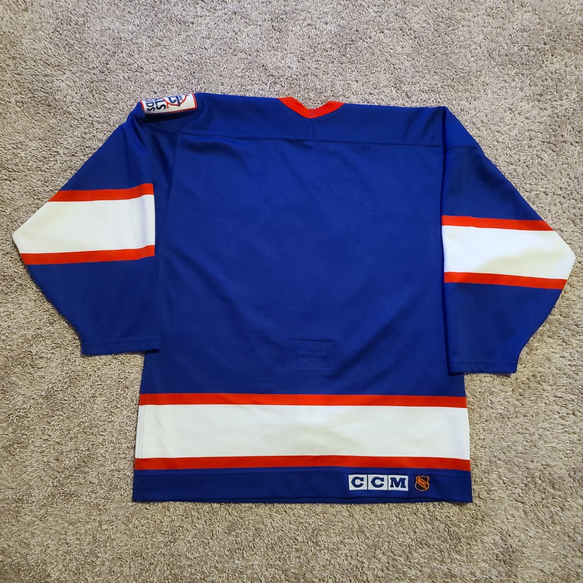 PVJerseys's tweet photo. 🗒️Today's #PVProTip🗒️
On-Ice vs Replica Authentic Jerseys
On-ice are typically referred to as an "authentic" jerseys. They're made with higher quality materials, double re-enforced elbows, fight strap, sizes are in numbers, ect.
Authentic vs Replica👇
#PVProTips #HockeyTwitter https://t.co/flM72hCuAF