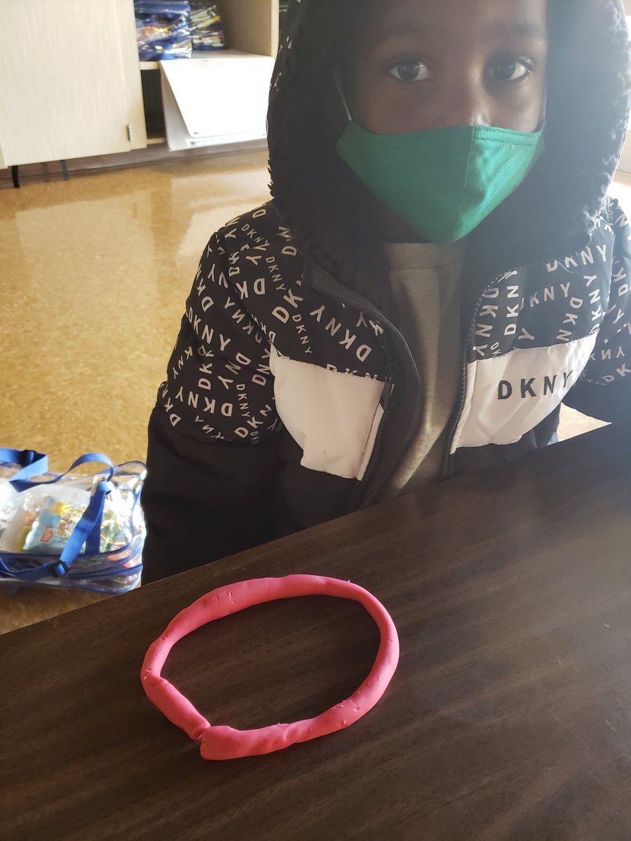 WilliamsTheIV's tweet photo. We know our shapes!! Making shapes with playdoh.... #prekinderrocks #excellenceistheexpectation #hobbymustangs @ReneeRainey11 @Hobby_Mustangs https://t.co/p04ZlBgtbe