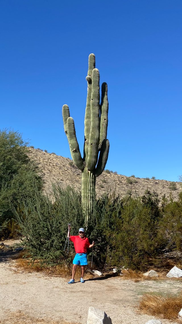 robbienull19's tweet photo. Me and cactus https://t.co/kxlDGCjvnL