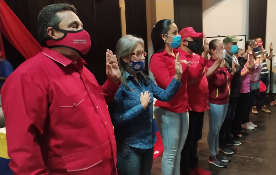 Gerardo4fPsuv's tweet photo. 🚩🚩Seguimos en el Jardín de Venezuela, hoy con un gran batallón de mujeres valientes, que ratifican su  compromiso de mantener en alto sus banderas de lucha y pasión Patria.

Lo dijo el Cmdte Chávez, son ustedes mujeres guerreras, la vanguardia de la Revolución ❤️
@NicolasMaduro https://t.co/y2r8K4EhEb