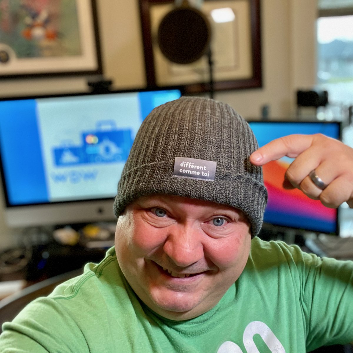 VoyageEnchante's tweet photo. Fan de Disney, as-tu ta tuque? J'ai la mienne. 
Aidons la #FondationVeroLouis de @CloutierV et @ZeMorissette pour une cause qui rejoint les valeurs de notre passion commune. 
Faisons chacun ce petit geste! #differentcommetoi https://t.co/46YTDGNaya