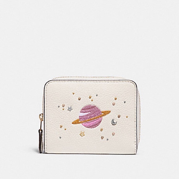 awkward_baroque's tweet photo. So good I had to share! Check out all the items I'm loving on @Poshmarkapp #poshmark #fashion #style #shopmycloset #coach: https://t.co/PLkRpPuEAo https://t.co/SWlK5QqKkr