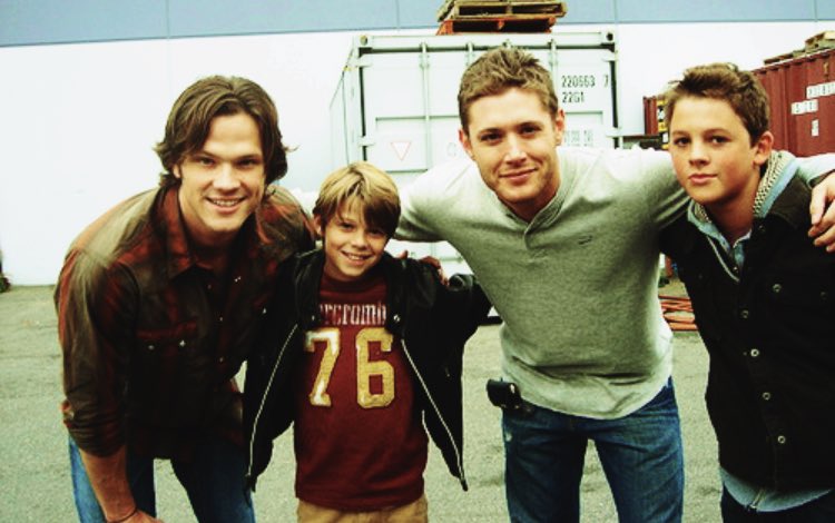 a thread of my fave spn bts set pics bc i’m not ready to say goodbye 