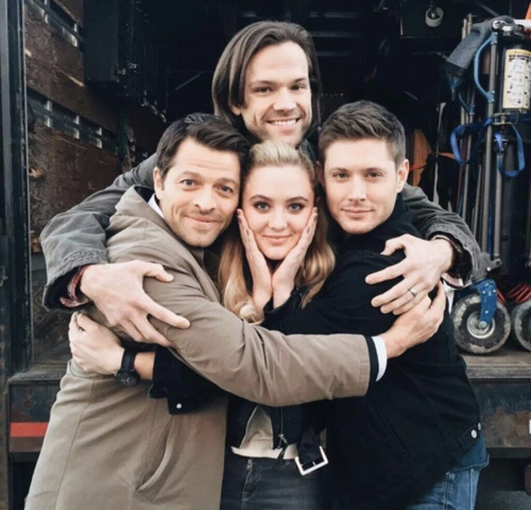 a thread of my fave spn bts set pics bc i’m not ready to say goodbye 