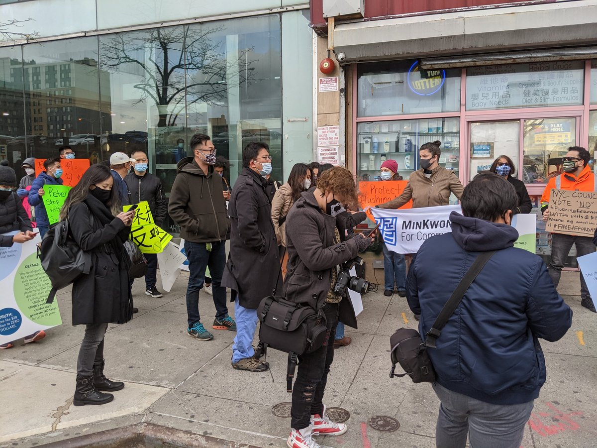 Dualing pressers in Flushing today about a controversial waterfront rezoning project. Left side is  @MinKwonCenter and others, right side of 39th ave are  @CMPeterKoo supporters.