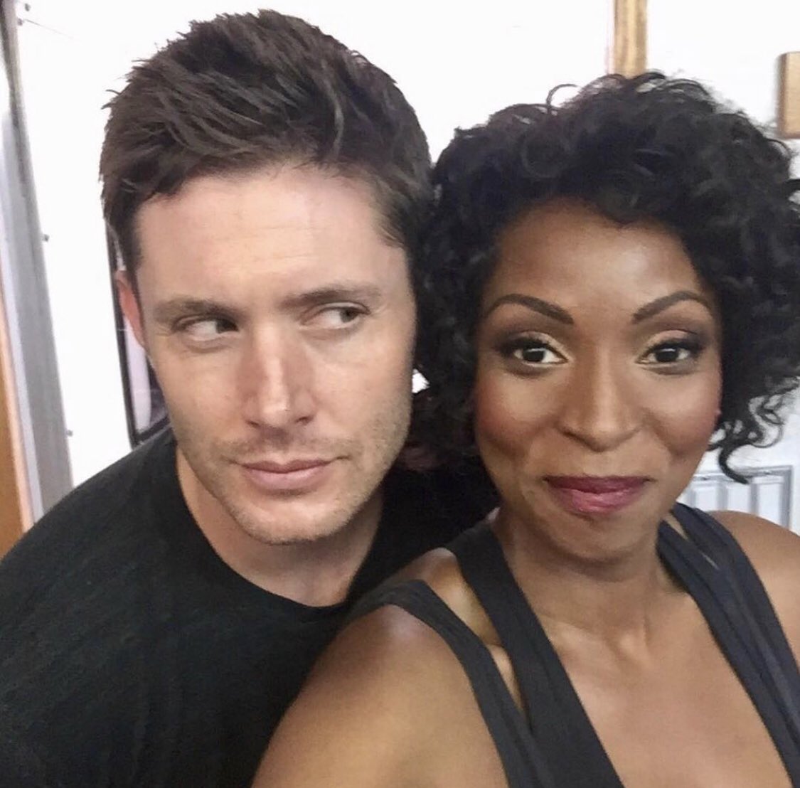 a thread of my fave spn bts set pics bc i’m not ready to say goodbye 