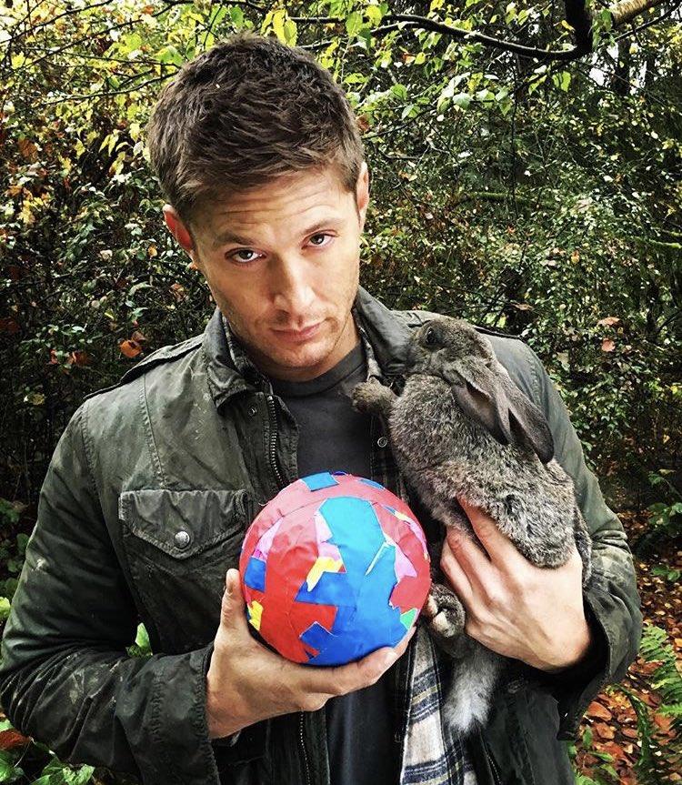 a thread of my fave spn bts set pics bc i’m not ready to say goodbye 