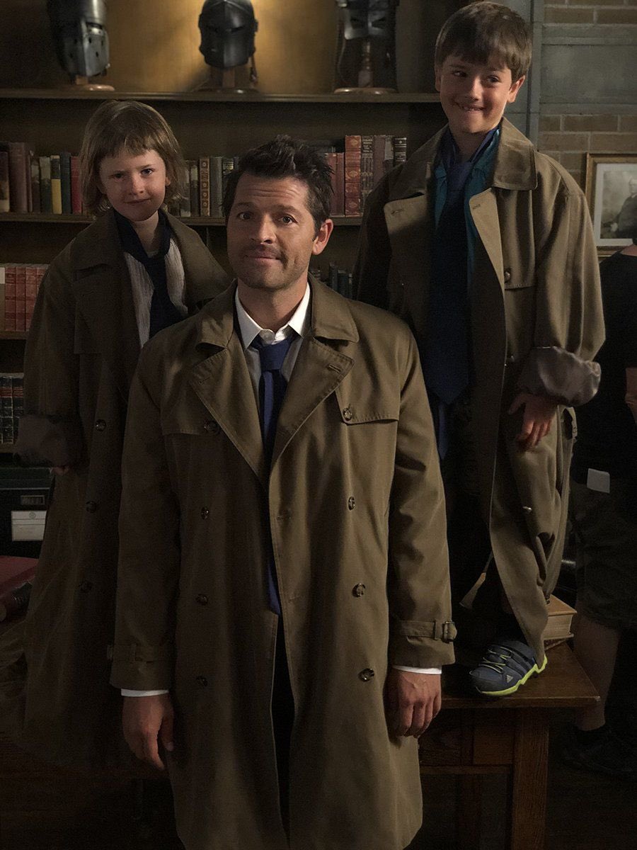 a thread of my fave spn bts set pics bc i’m not ready to say goodbye 