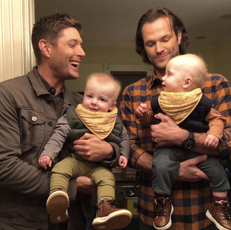 a thread of my fave spn bts set pics bc i’m not ready to say goodbye 