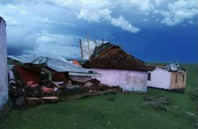 ISabathembu's tweet photo. @CyrilRamaphosa @OscarMabuyane

Please intervene in Mthatha's devastating state, people have no homes!!!!
#PrayForMthatha https://t.co/AMVxzXLFfm