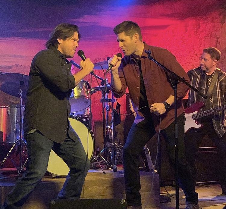 a thread of my fave spn bts set pics bc i’m not ready to say goodbye 