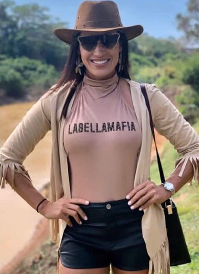 PLineabo's tweet photo. Los narco vínculos de los funcionarios de Murillo | 
“Joy Martínez” padre de Fabiola Martínez (portada) ex directora de la Autoridad de Fiscalización del Juego. 
Arturo Murillo, ocultó información sobre “Joy Martínez” quien cayó con droga en Perú y Brasil. https://t.co/ZFgDYY24sT https://t.co/lfWaQPgvQT