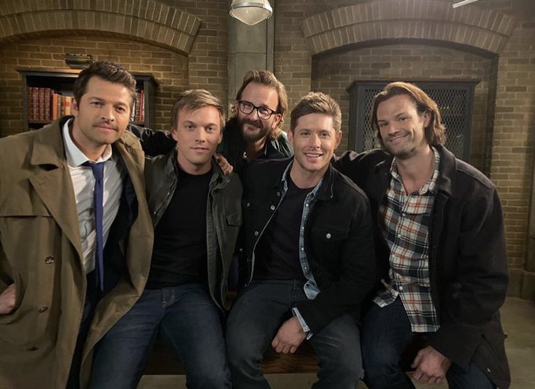 a thread of my fave spn bts set pics bc i’m not ready to say goodbye 