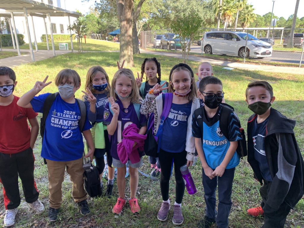 MsDemaris3's tweet image. Sports day! ⚽️🏀🏈⚾️🏐