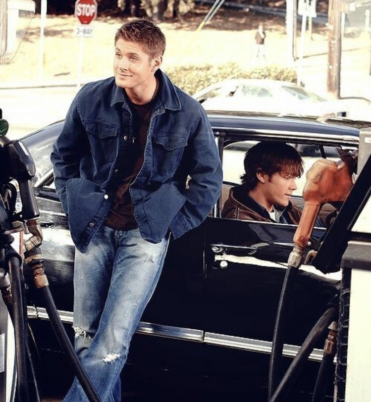 a thread of my fave spn bts set pics bc i’m not ready to say goodbye 