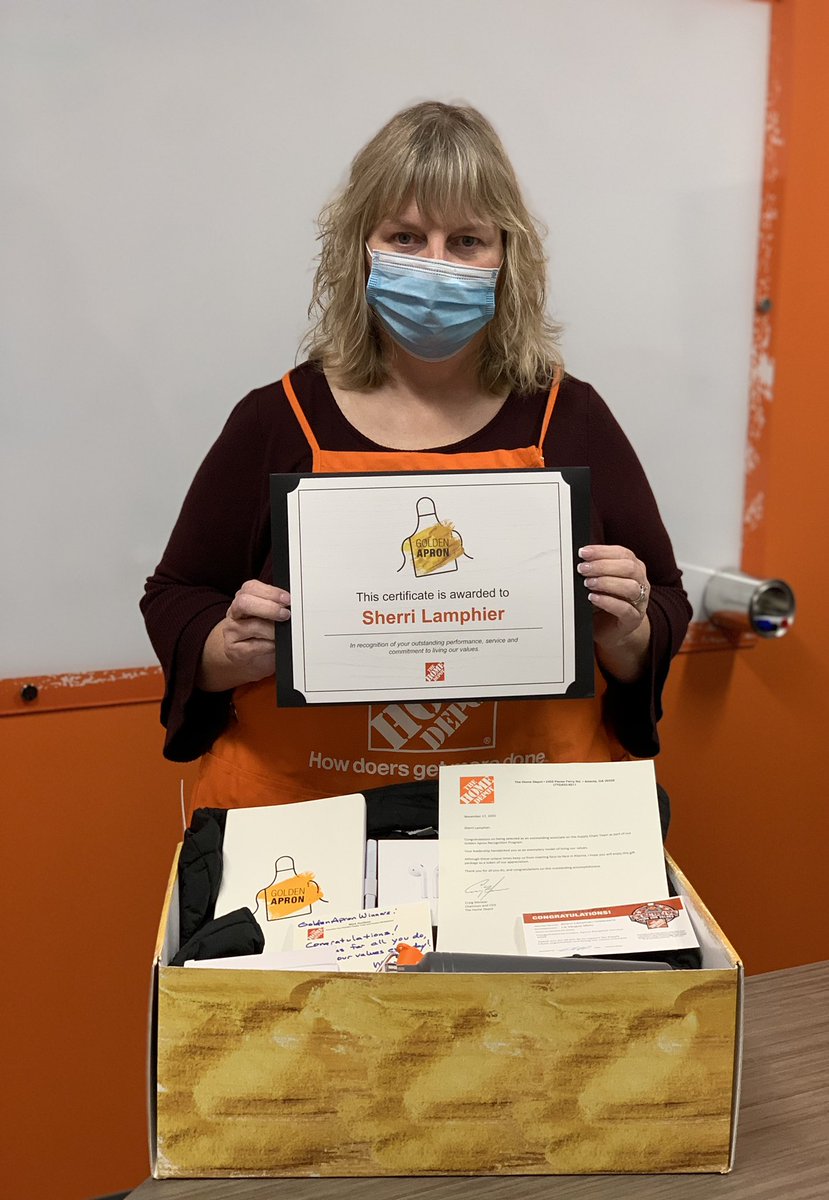 Congratulations to Sherri Lamphier on being selected for the prestigious Golden Apron Award!! Thank you for all you do for our associates and our customers. Well deserved!🥇🎉🎉