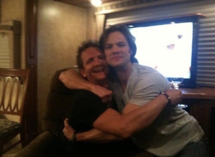 a thread of my fave spn bts set pics bc i’m not ready to say goodbye 