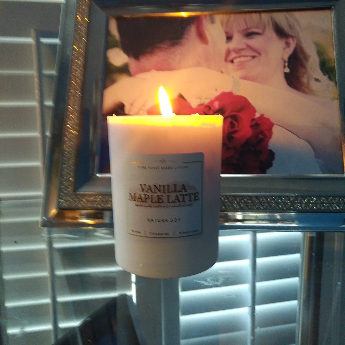 Humphreyyyang's tweet photo. Love my @NaturaSoy Vanilla maple latte candle !! #naturasoy https://t.co/LynBAJDurF