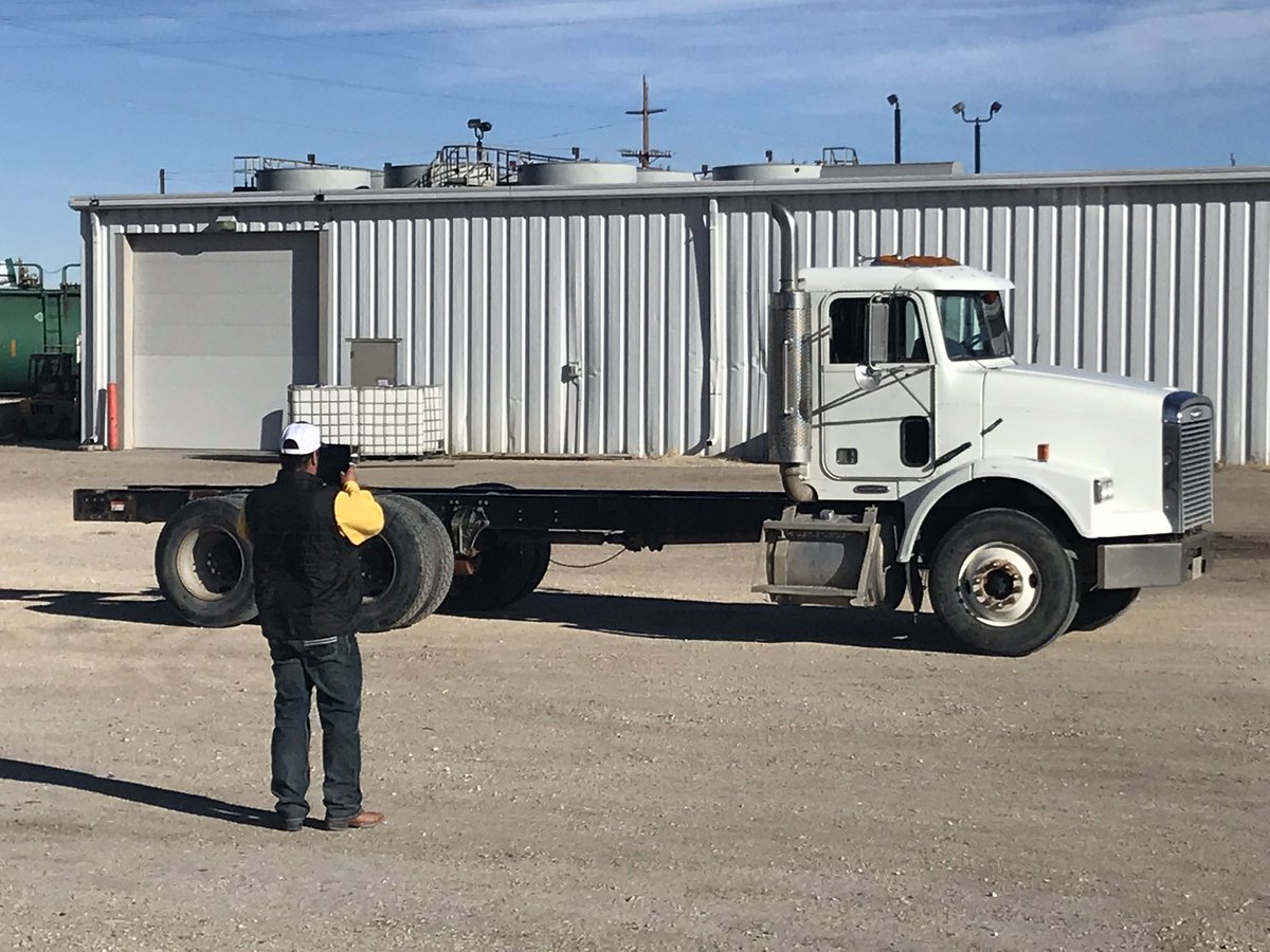 thebigironguy's tweet photo. @TravisBigIron collecting the photos, videos, and information to sell this cab and chassis on @BigIronAuctions in December 2020. Call Travis at 307-622-6249 to learn more. #freightliner #auction https://t.co/EWX3UzCBx3