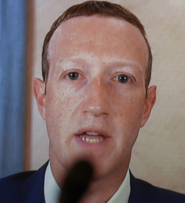imagine being this rich and this handsome <3