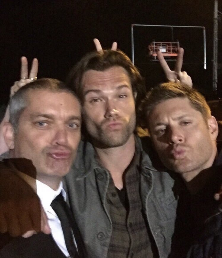 a thread of my fave spn bts set pics bc i’m not ready to say goodbye 