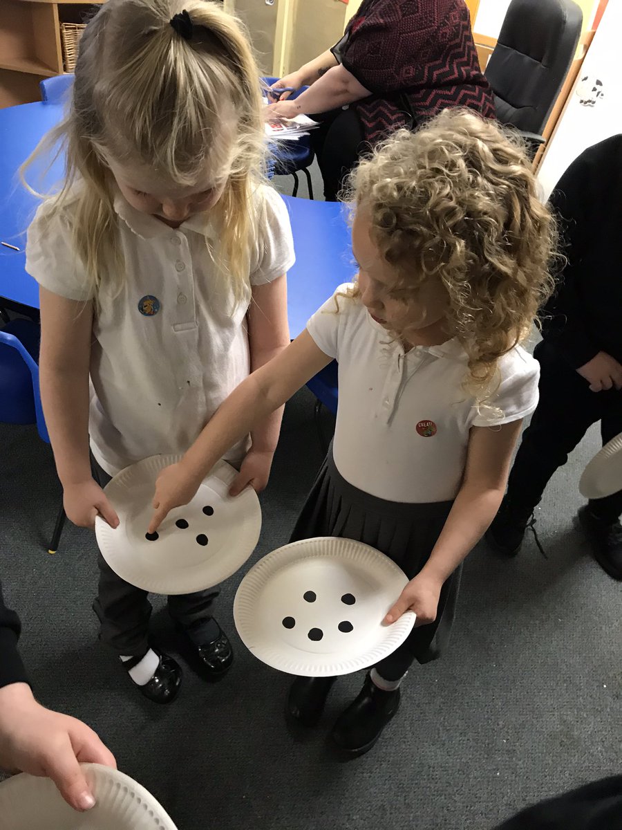 RaeburnMrs's tweet photo. Counting collections in primary 1. #remarkableriverside #countingisfun @wlriverside_ps https://t.co/i8sTQIycJ4