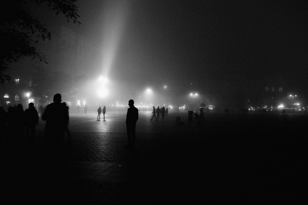 FabiollaLou's tweet photo. Nouvelle Vague
https://t.co/6QGYkSrhKa

#krakow #foggy #cityscape #fineartphotography #photography #shopfineart #empowerartists #blackandwhitephotography #photographylovers #blur #gritty #oldstreets #ancientstreets #bnwphotography #blackandwhitephoto https://t.co/Gt8NSDs32M