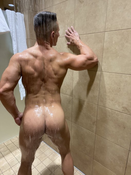 How do I look from the back?🍑🍑💦💦🙈🙈😈😈 https://t.co/eM0I0ZMmK1