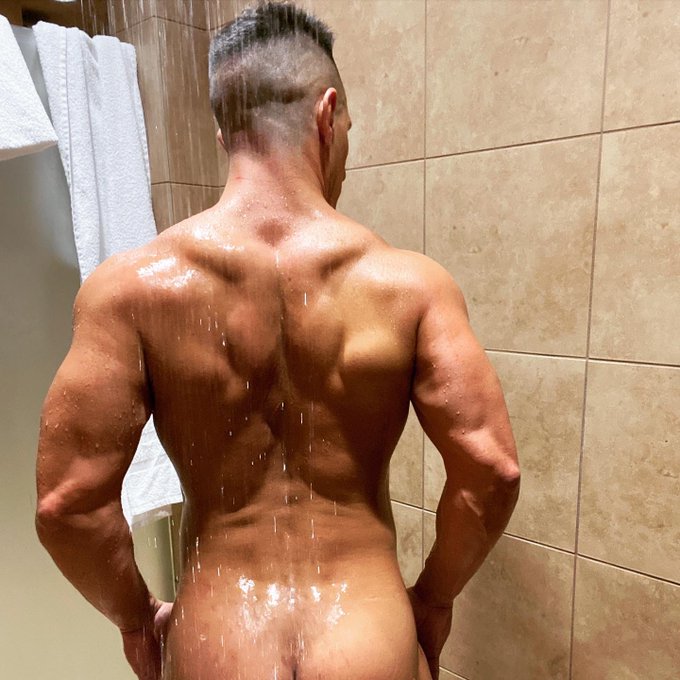 How do I look from the back?🍑🍑💦💦🙈🙈😈😈 https://t.co/eM0I0ZMmK1