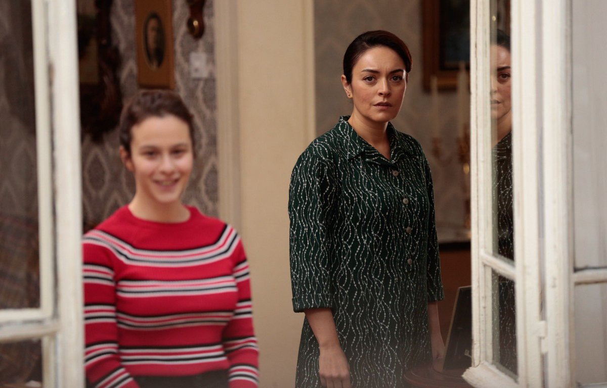 Ahh kavaklar ah kavaklar, bedenim üşür yüreğim sızlar ! Beni hoyrat bir makasla ahhh eski bir fotoğraftan oydular... #MasumlarApartmanı 💞🥺