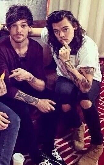 “they broke up in 2015” (a very extensive thread)