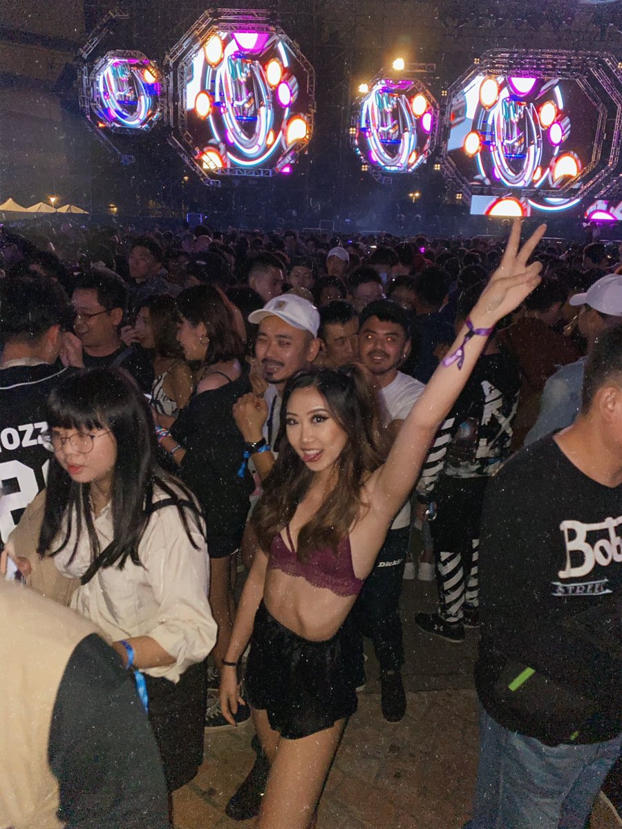 how am i supposed to fly back to america next month and experience coronavirus life when life in taiwan is so normal that i got to go to a rave with this many people this past weekend 😭