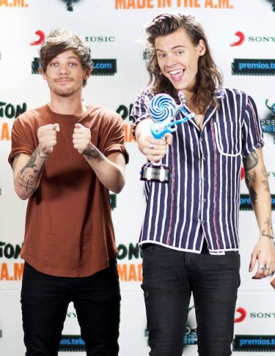 “they broke up in 2015” (a very extensive thread)