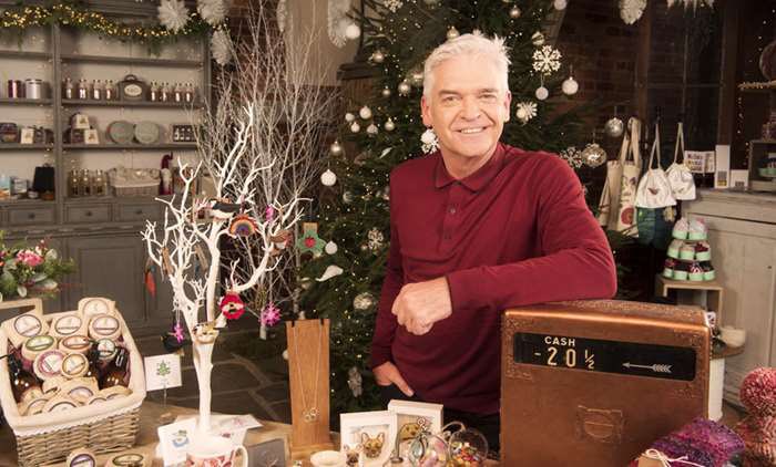 Rubiks_Official's tweet image. Thank you @Schofe for the mention on #HowToSpendItWell guide to Christmas! @ITV 

You can get a #RubiksCube here: bit.ly/3bpCsPi

#Christmas #GiftIdeas #RubyRubiks #AdventureEveryTurn