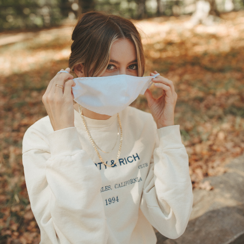 ComphyCo's tweet photo. Let's keep each other safe this holiday and mask up!⠀
⠀
📷: Photos by Sarah Marie ⠀
⠀
#Comphy #ComphyCo #Maskup https://t.co/c8JbJxbtVV