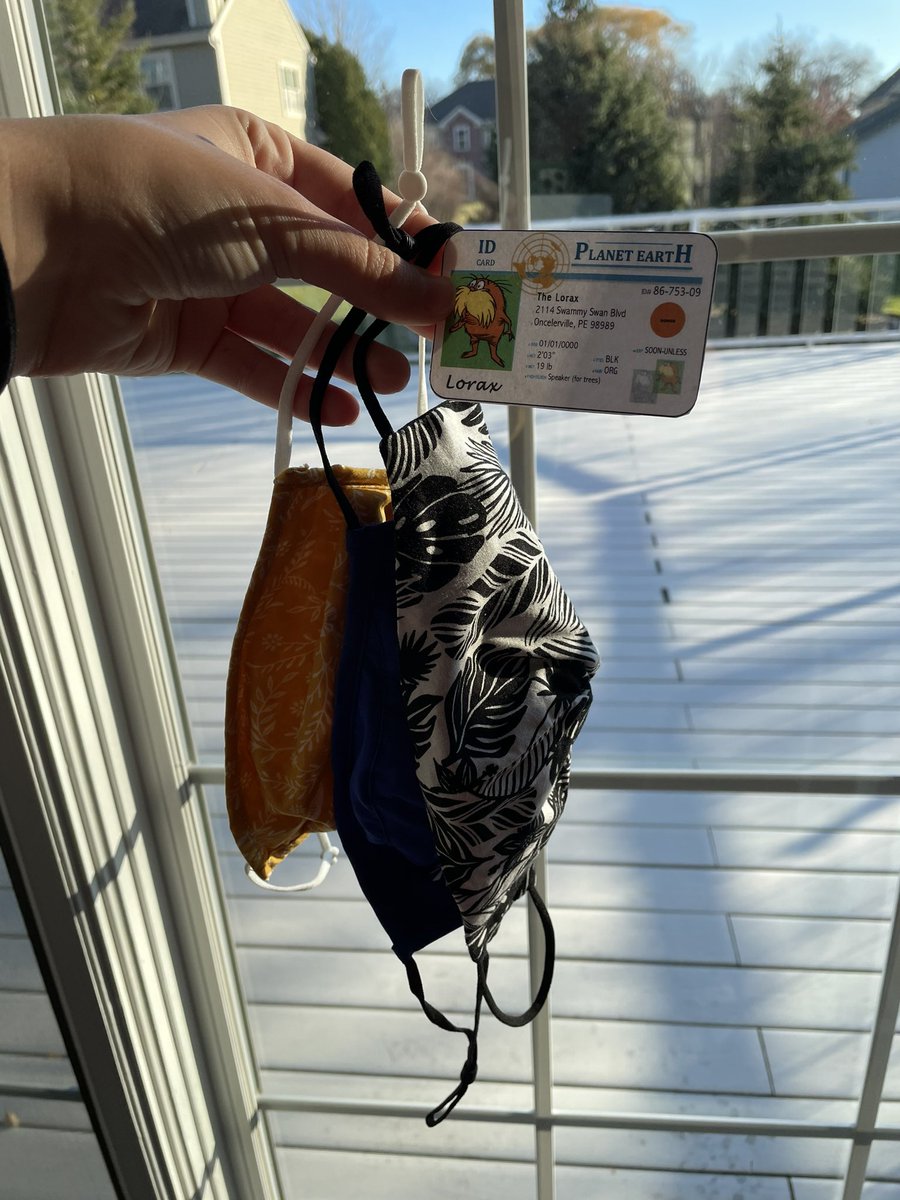 JE507824apes's tweet photo. Disposable masks can easily end up in landfills or floating in seas. To help reduce this problem, I wear washable, reusable masks. The whole world is unaware of how long we will have to live with covid, so we should encourage reusable masks while we can! #apeswater @franklinlorax https://t.co/gD8hA6Um9r
