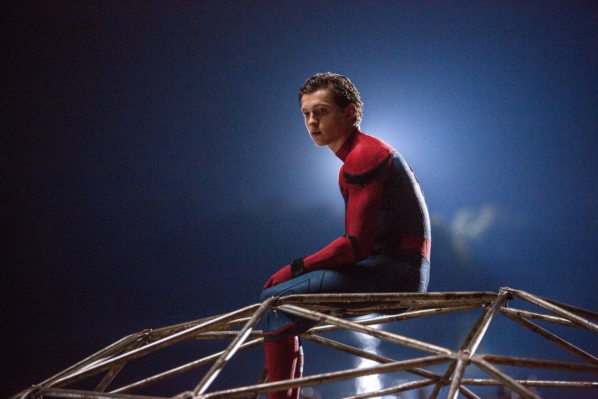 MCU PETER PARKER IS NOT IRON MAN JR A THREAD: 1. When Tony saves Peter from drowning, Peter says “I had that, I was fine”
