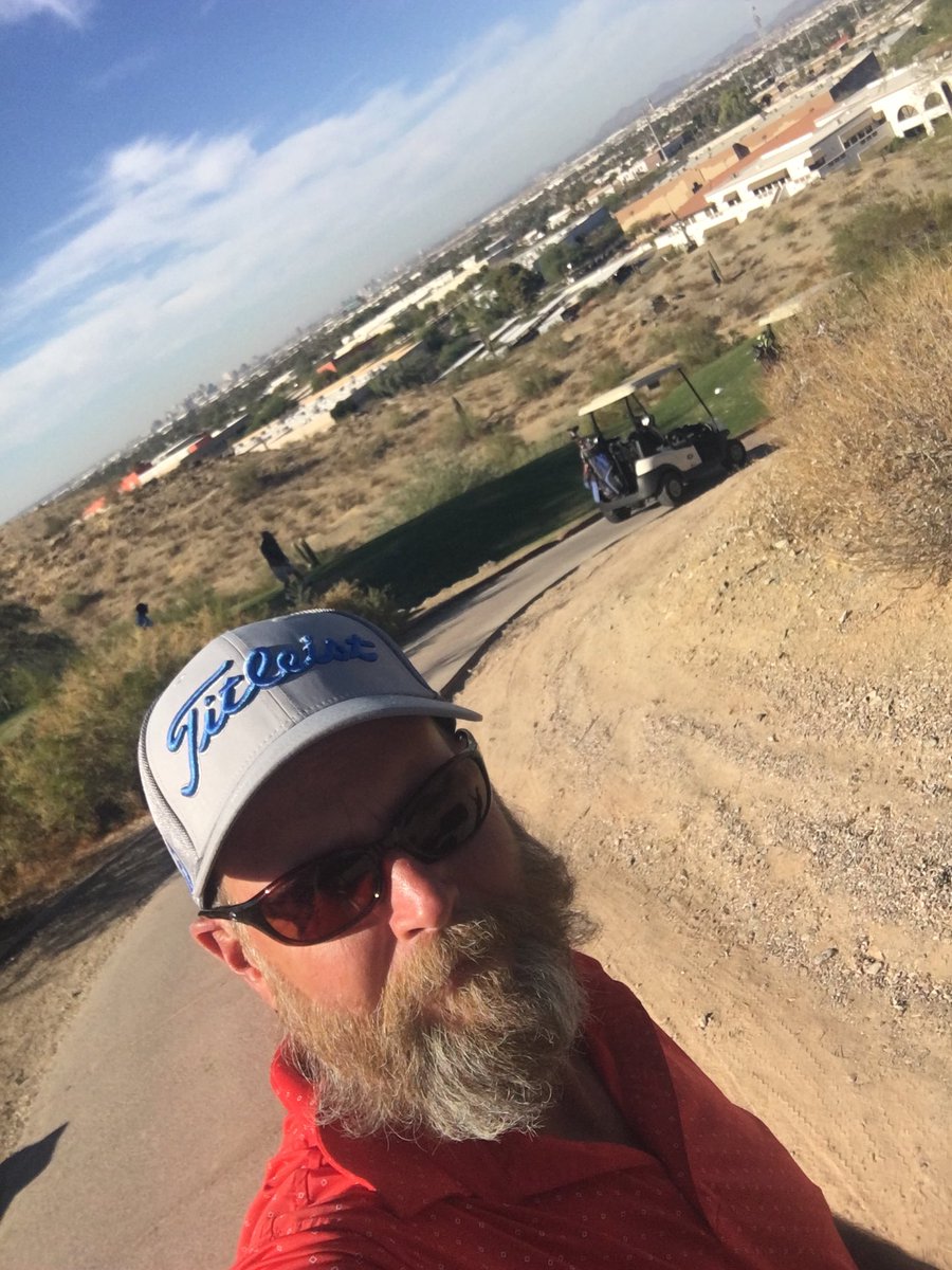 robbienull19's tweet photo. 18th hole overlooking downtown Phoenix https://t.co/pNw3EtHg7d