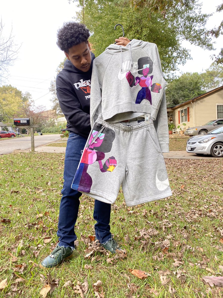 stefonlights's tweet photo. I’m a painter/designer that enjoys bringing my clients clothes to life 🤩 It cost $0 to RT, a potential client could be watching 👀 https://t.co/gz7i57TzOV