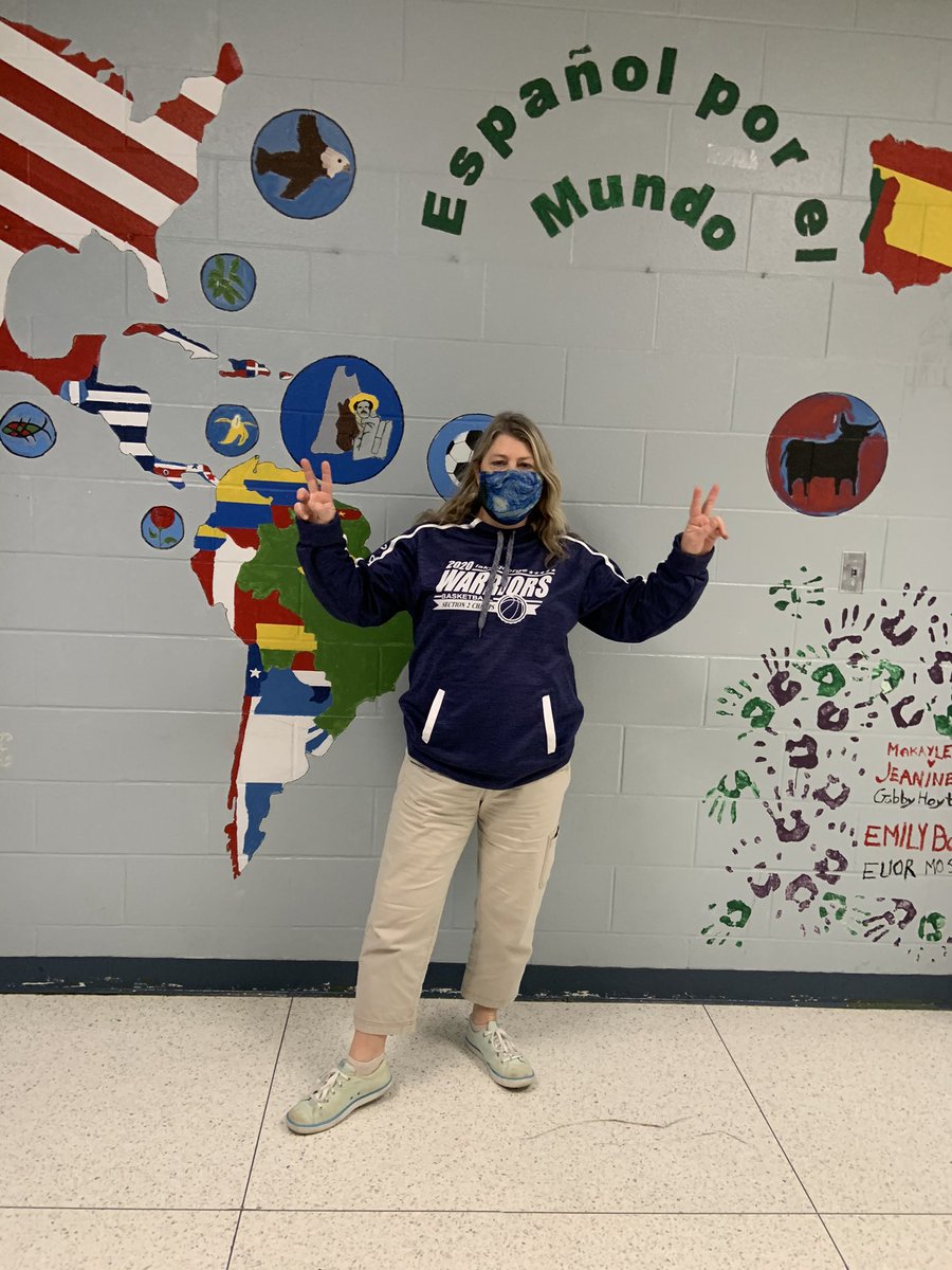 we_are_maple's tweet photo. #wearemaple school spirit! https://t.co/HoC1rfBgq9