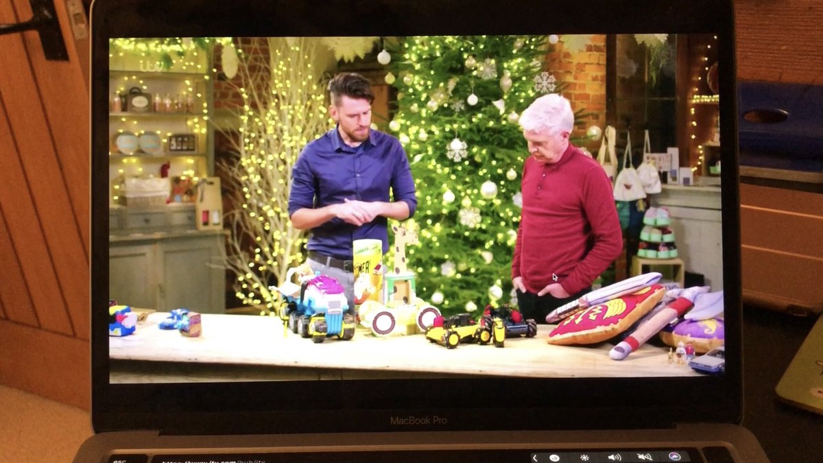 GoodPlayGuide's tweet image. Who else caught our very own @RTaylorHastings on #HowToSpendItWell this evening with @Schofe? I spy #GoodToys @PlanetJunko and Pillowfight Warriors!