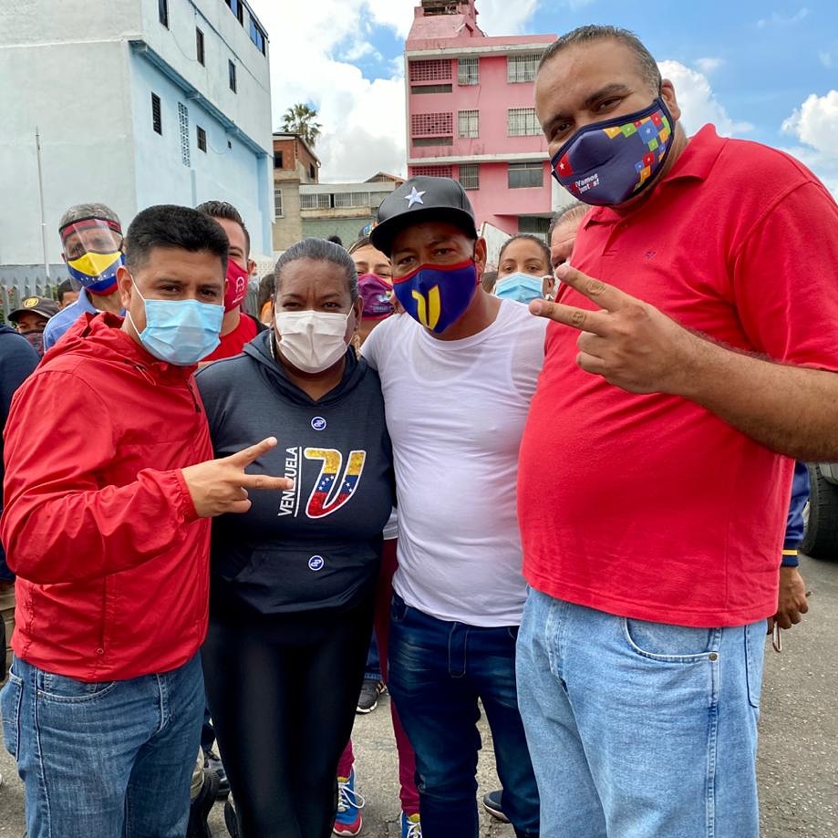 ELOYSULBARAN's tweet photo. Con mis camaradas @pinfantea y @kelvismaldonad1 los candidatos de la Patria🇻🇪

En la AN deben haber representantes humildes, que defiendan esta Patria, atiendan al pueblo y vean más allá de sus intereses propios. Te invito a que confíes en los candidatos del @PartidoPSUV https://t.co/tbiGYkVQMa