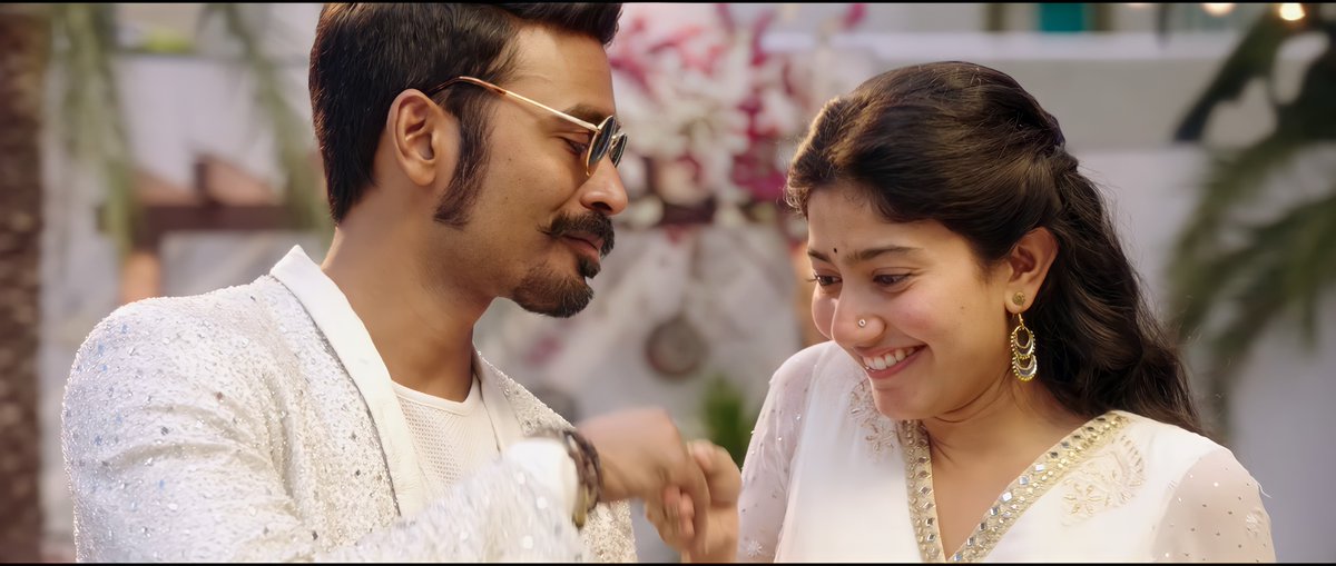 DhanushFc's tweet photo. Unstoppable A Huge mile stone record 1B Views for Rowdy Baby ! Record Creater &amp; Record Breaker on YouTube ! #Kollywood Emperor one and only @dhanushkraja

#RowdyBabyHits1BillionViews
#JagameThandhiram https://t.co/SWZ3SoVQdr