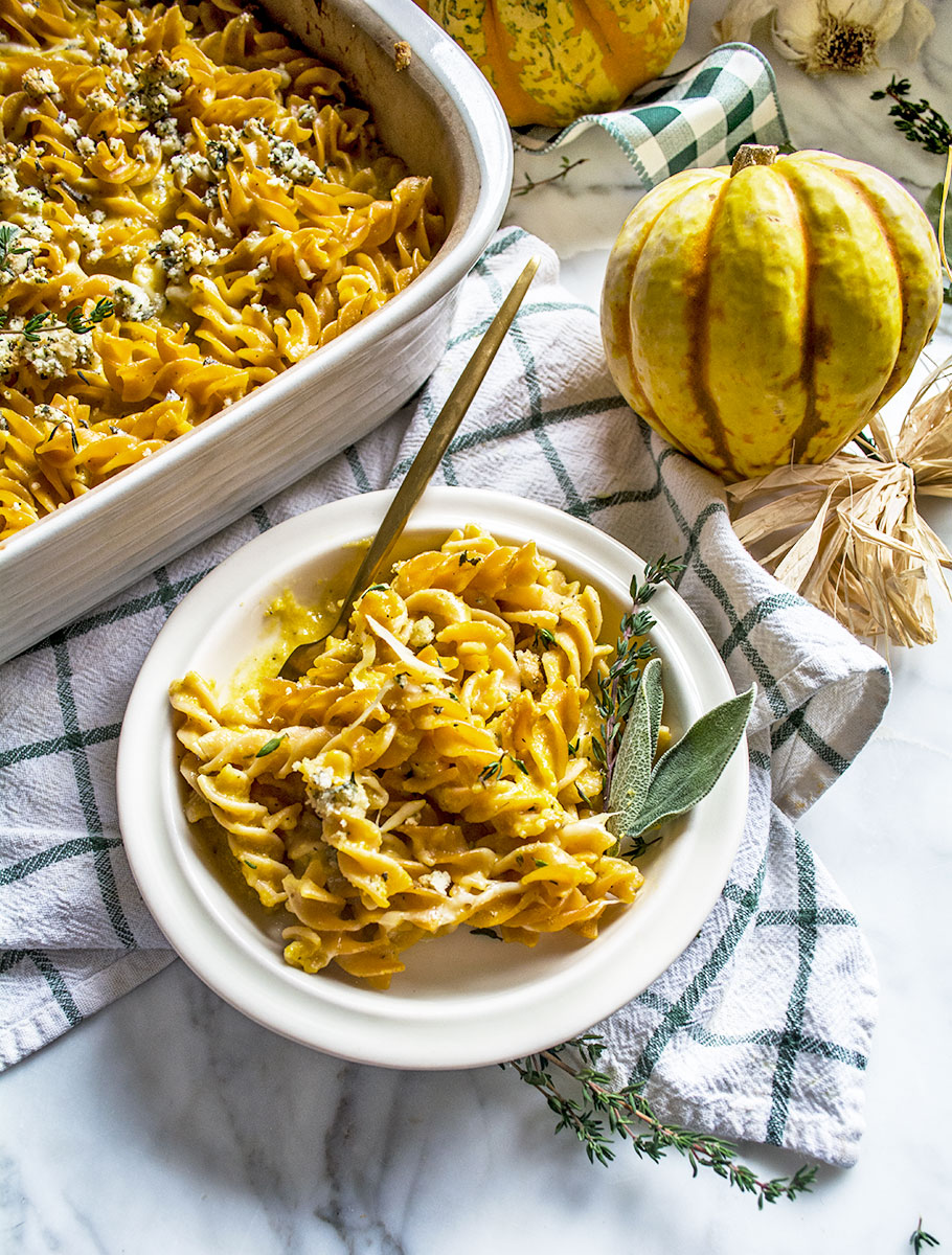 lemonsnbasil's tweet photo. This GF Baked Butternut Squash Mac and Cheese is a healthier spin on the more traditional dish. It’s rich and cheesy and full of so much savory goodness – perfect for Thanksgiving! https://t.co/KfUWbqb9nc #glutenfree #macandcheese https://t.co/9QtjbzyNMC