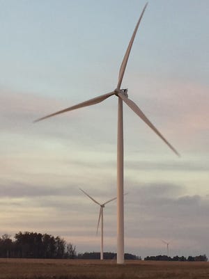 TheStarPress's tweet image. Wind-turbine workers tell deputies #Modoc man shot at them. 
bit.ly/3pF75XG