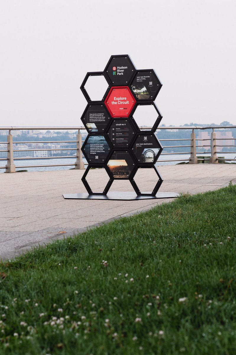 HudsonRiverPark's tweet photo. Fall into a new running route at HRPK. Visit one of our beacons in the Park to discover a run that’s right for you! Designed in partnership with @lululemonnyc, these beacons feature QR codes that direct you on a customized running route through the Park. https://t.co/FnE4p3rZpI