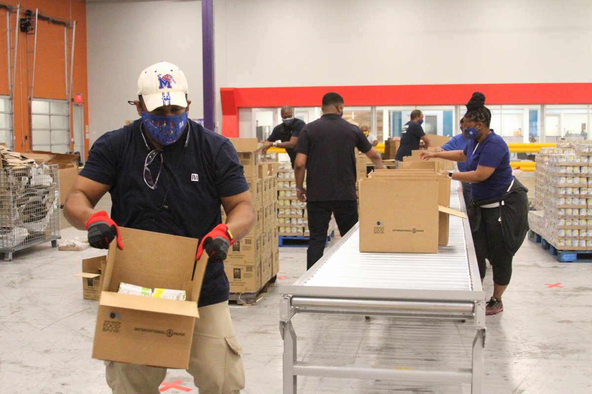 MSouthFoodBank's tweet photo. Thank you @TVA_Memphis for donating $10,000 and volunteering! Your generosity will provide 30,000 meals to local families in need. #thankyou #donate #volunteer #feedtheneed https://t.co/zfzthFxkOZ