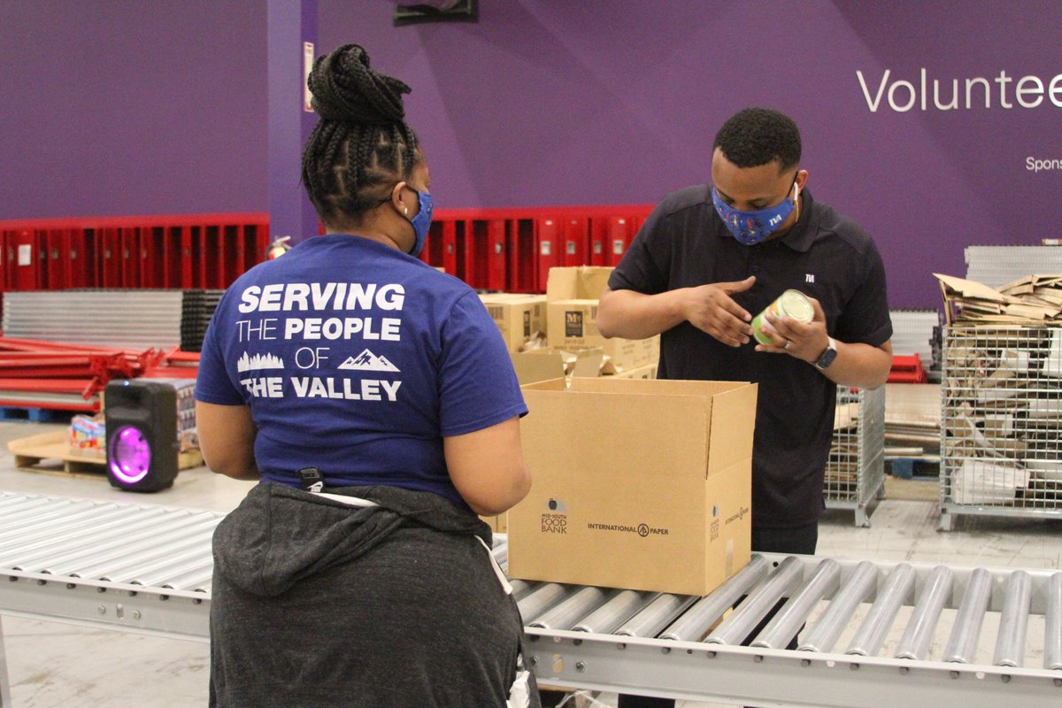 MSouthFoodBank's tweet photo. Thank you @TVA_Memphis for donating $10,000 and volunteering! Your generosity will provide 30,000 meals to local families in need. #thankyou #donate #volunteer #feedtheneed https://t.co/zfzthFxkOZ