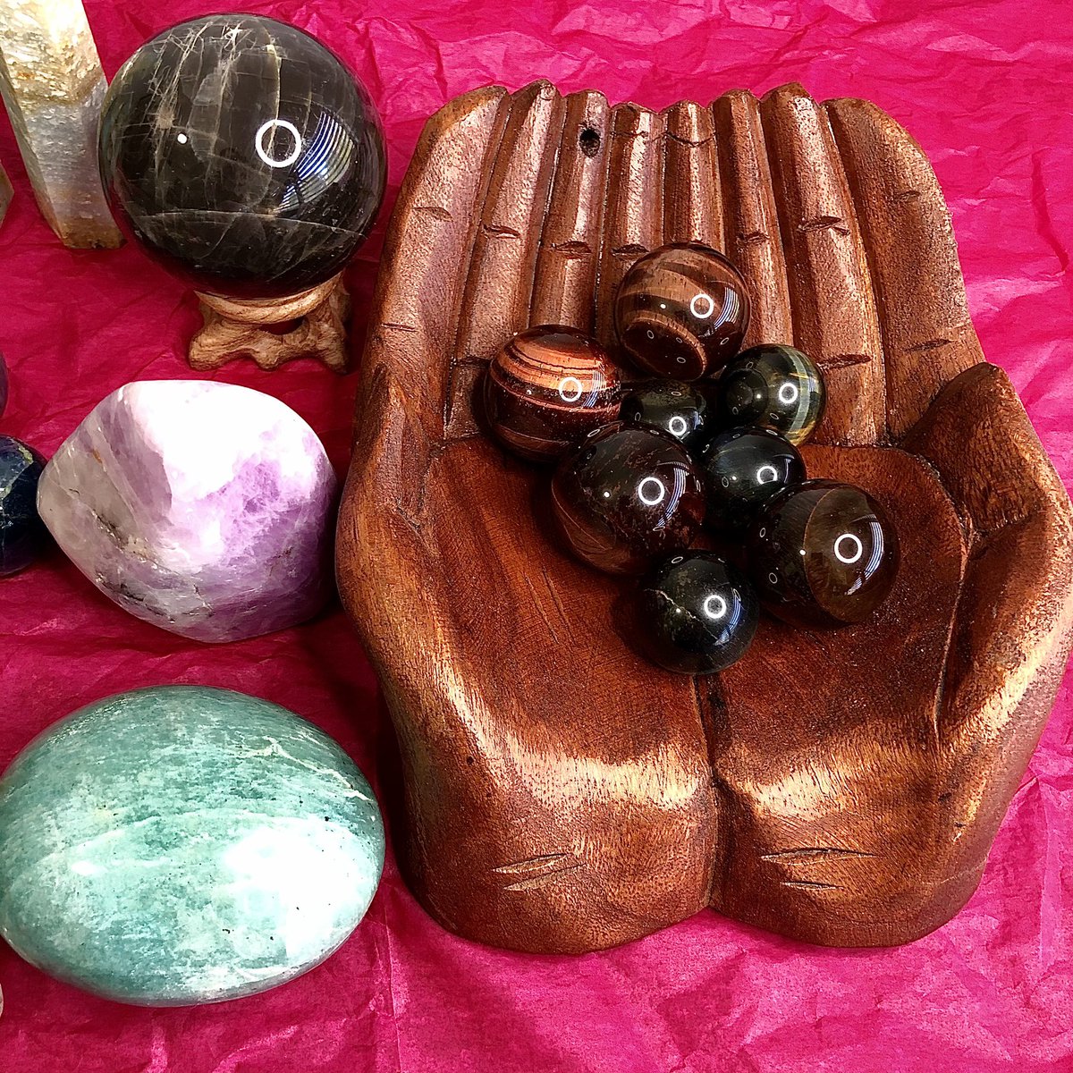 I got a bunch of fun new stuff being added to my Etsy shop soon. Check out those cute crystal Christmas trees 🎄 #crystals #shiny